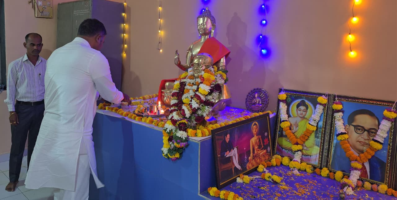 अलिबागमध्ये डॉ. बाबासाहेब आंबेडकर जयंतीनिमित्त राजाभाऊ ठाकूर यांचे मल्याण-महाजने येथे अभिवादन