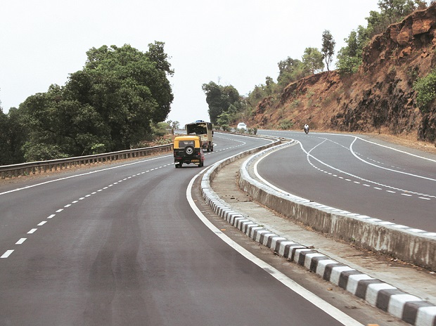 महामार्गासाठी शेकडो वर्षे जुनी झाडे तोडली; पर्यावरण संवर्धनावर प्रश्नचिन्ह