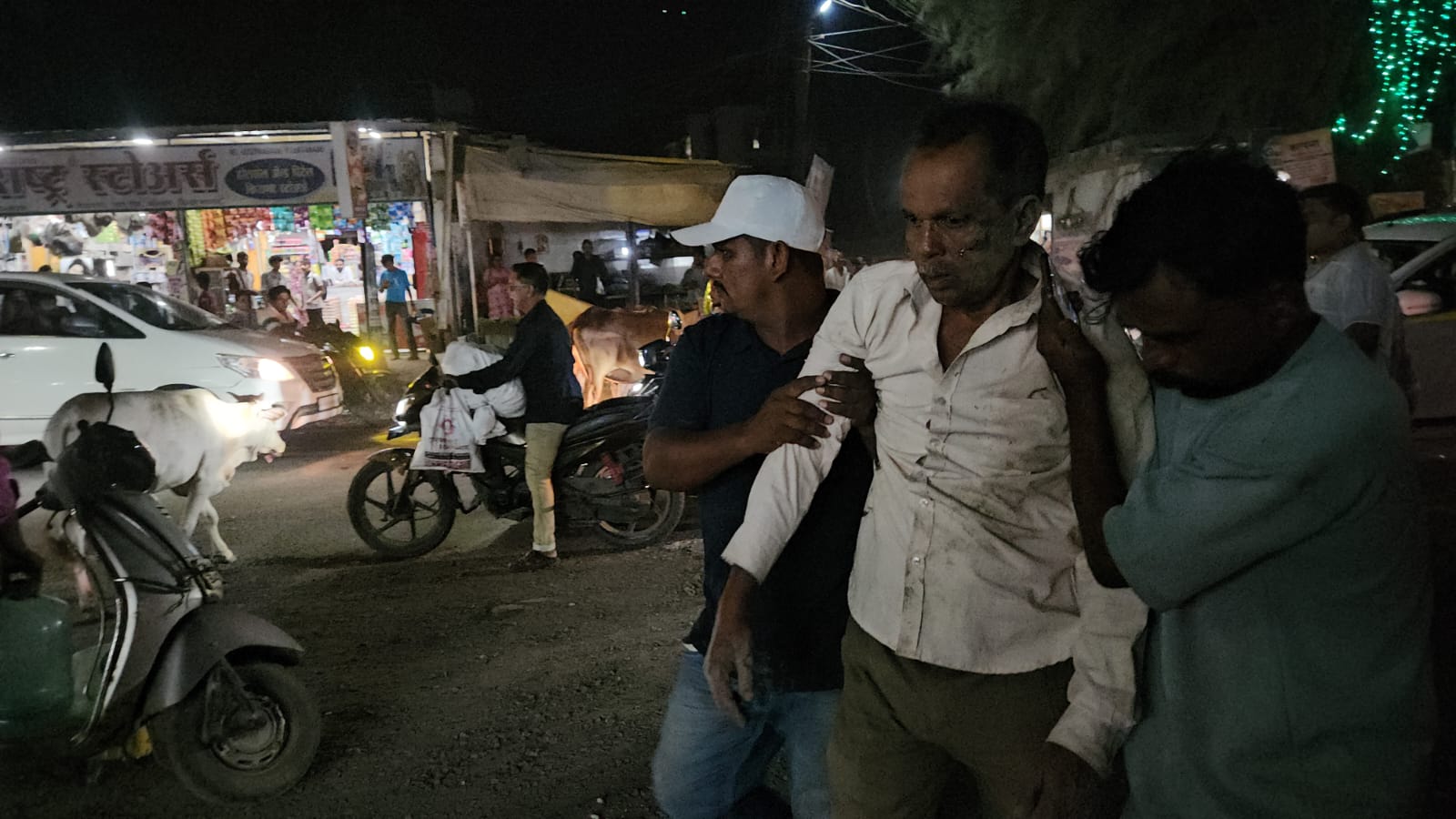 मोकाट गुरांचा पुन्हा कहर; विद्यानगर येथे इसम जखमी वारंवार तक्रारी, बातम्यांनंतरही प्रशासनाचे दुर्लक्ष कायम