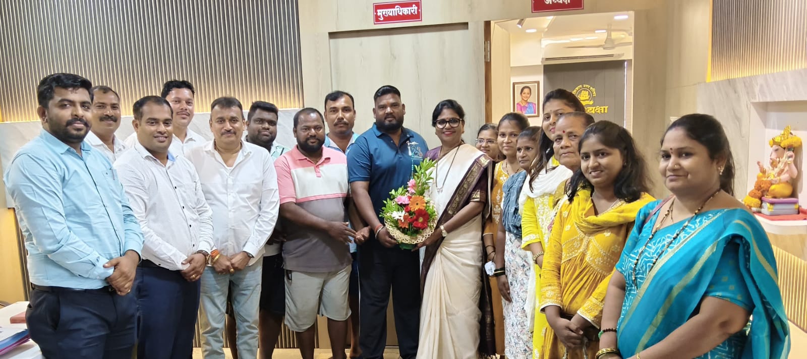 अलिबाग समुद्रकिनारी पाच तरुणांचे प्राण वाचवणाऱ्या बचाव पथकाचा सत्कार