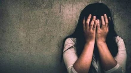 रिलायन्स कंपनीतील अधिकाऱ्याविरोधात विनयभंगाचा गुन्हा दाखल