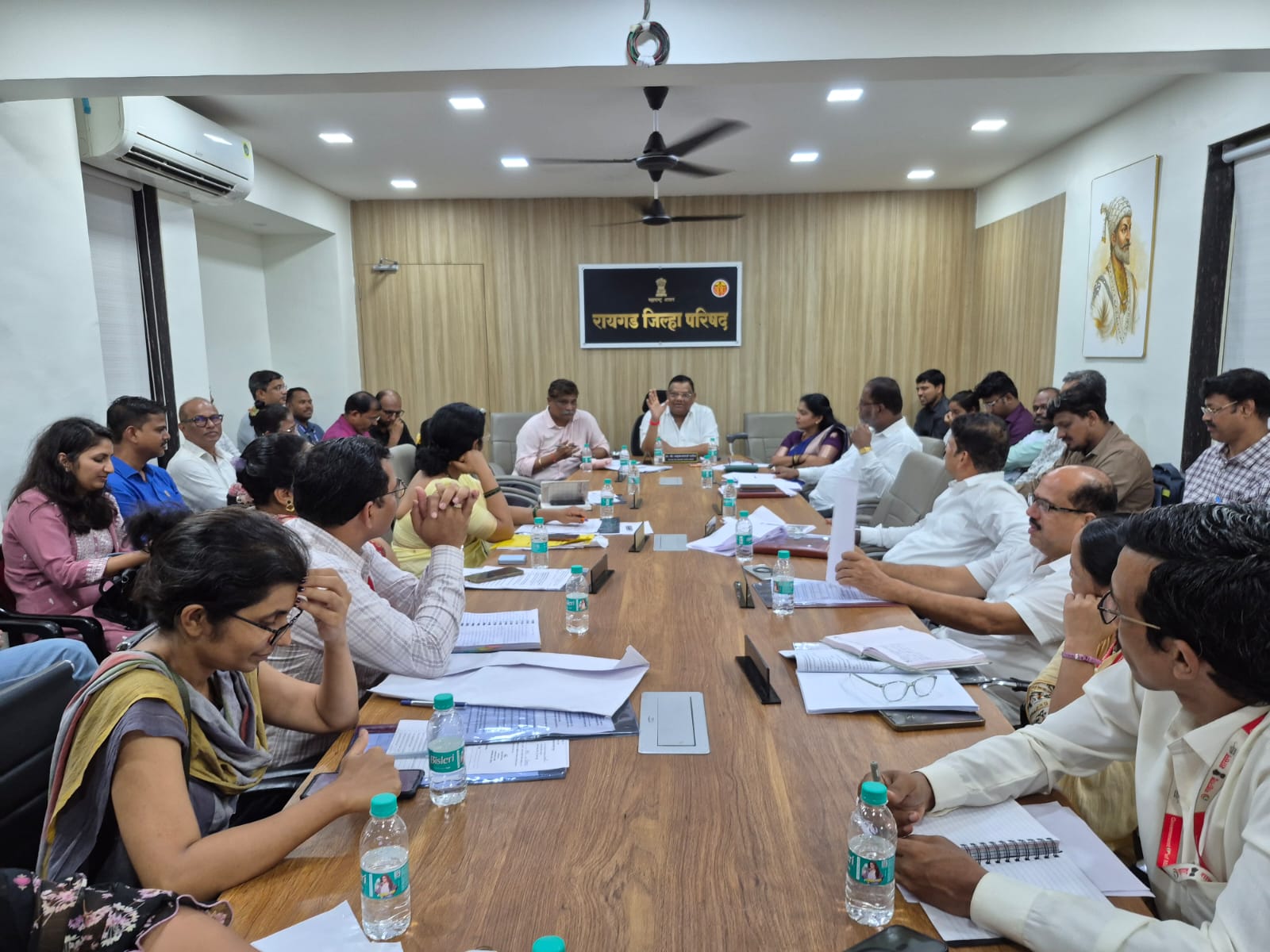 आरोग्य समितीच्या बैठकीत आरोग्य कार्यक्रमांचा आढावा उत्कृष्ट कामगिरी करणाऱ्यांचा गौरव