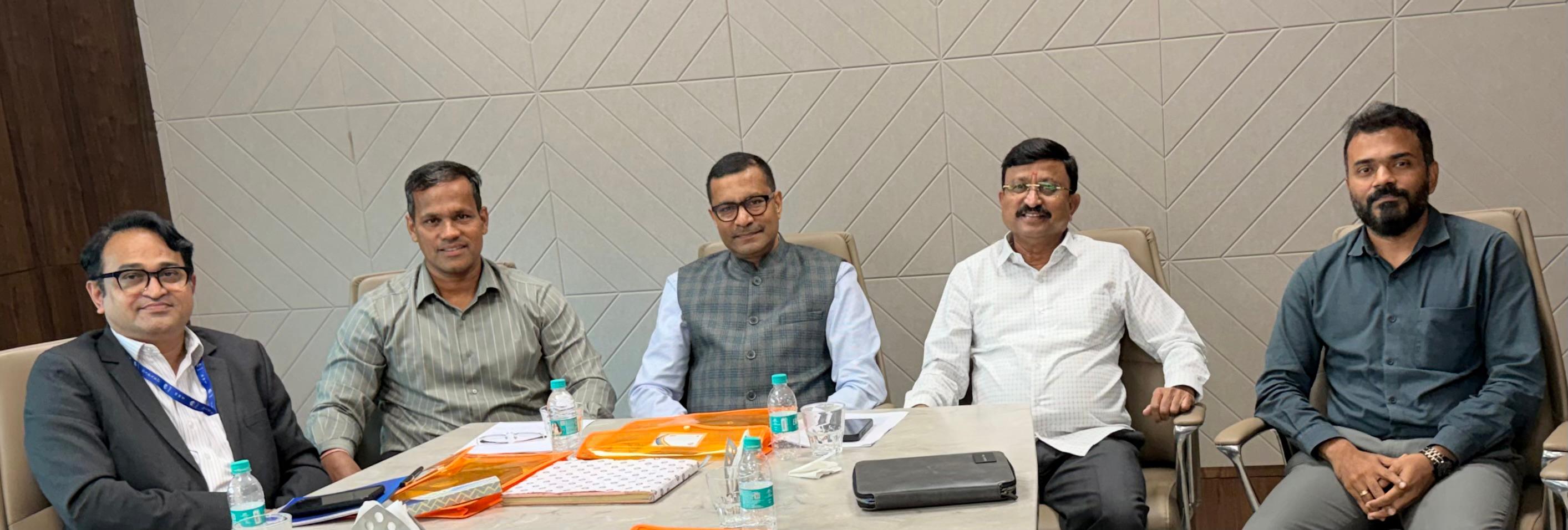 रिझर्व्ह बँकेच्या वरिष्ठ अधिकाऱ्यांच्या भेटीत रायगड डीसीसी बँकेच्या कामकाजाचे कौतुक