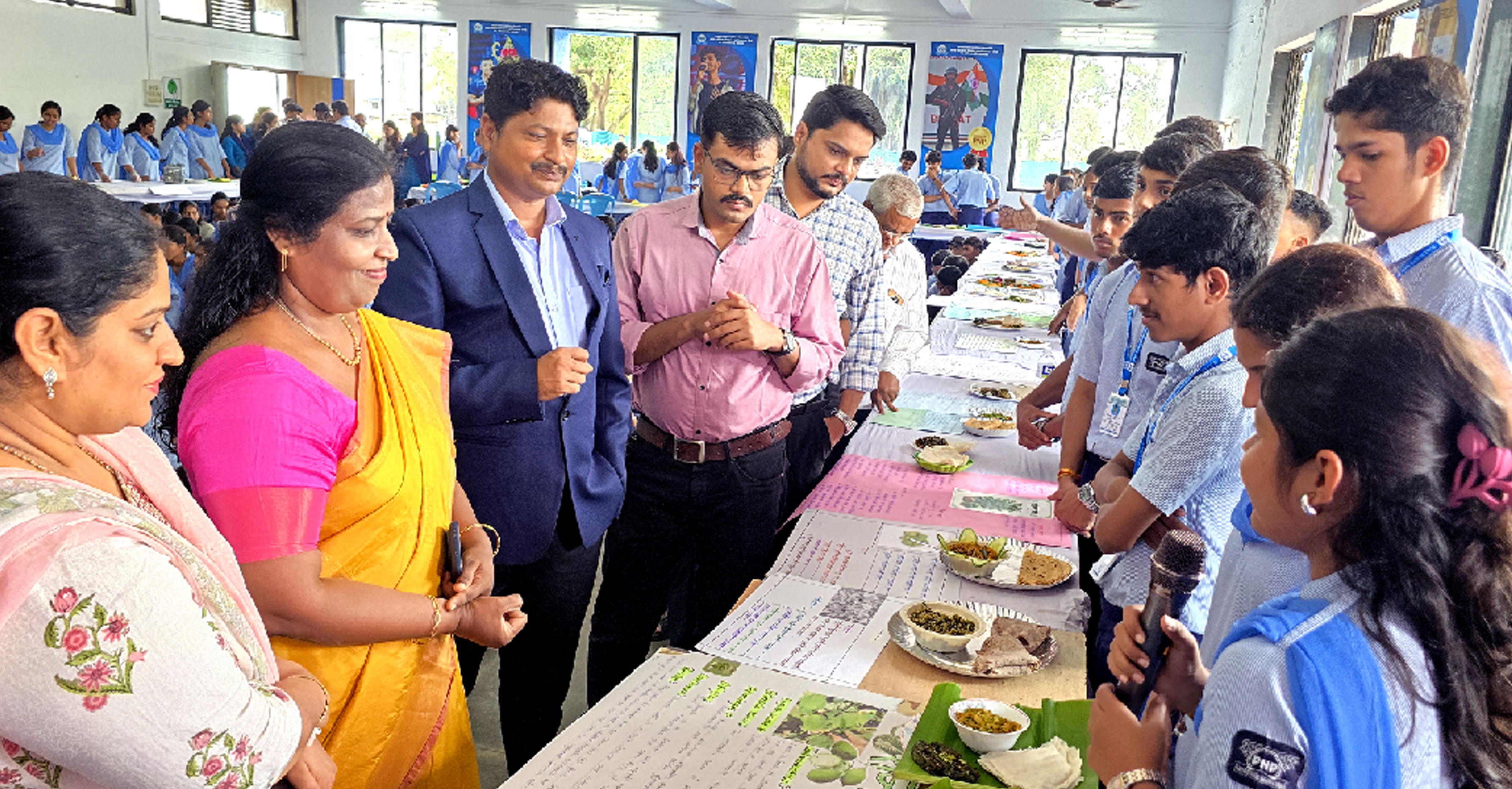 पीएनपी महाविद्यालयात निसर्गाचे दान, आरोग्यवर्धक रानभाज्या प्रदर्शन जिल्हा कृषी अधिकारी पांडुरंग मस्के यांची विशेष उपस्थिती